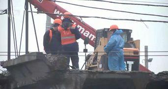 Шулявский мост вывозят из Киева на утилизацию: фото и видео