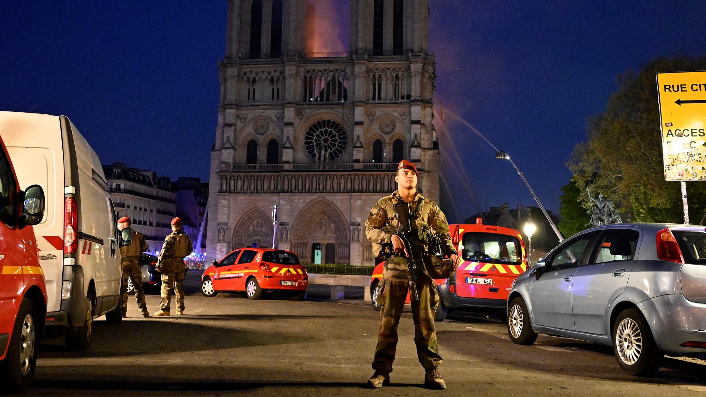 У пожежі в Нотр-Дамі ледь не постраждали туристи з Харківщини У пожежі в Нотр-Дамі ледь не постраждали туристи з Харківщини