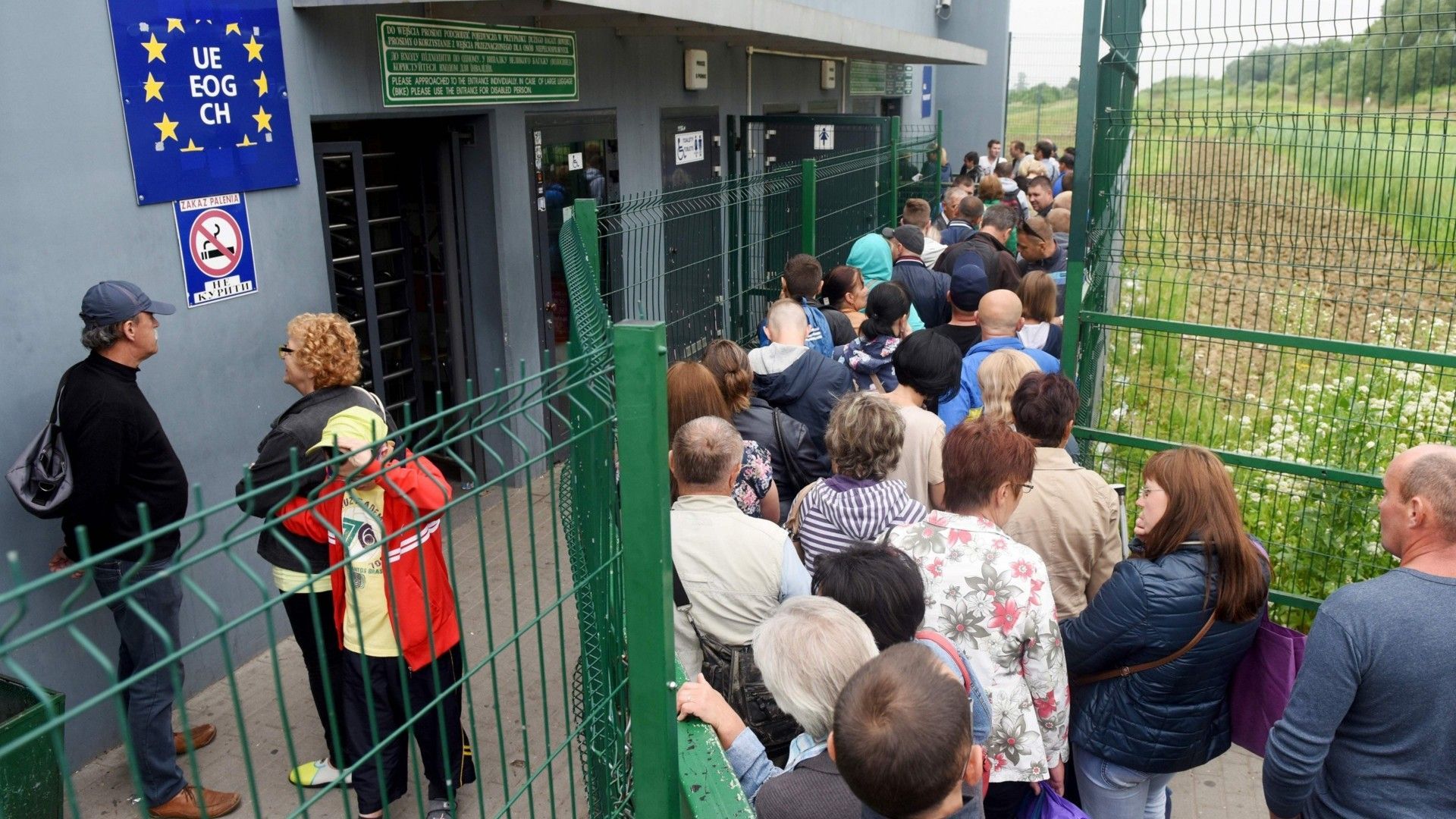 У Польщі розповіли, скільки українців отримали дозвіл на проживання