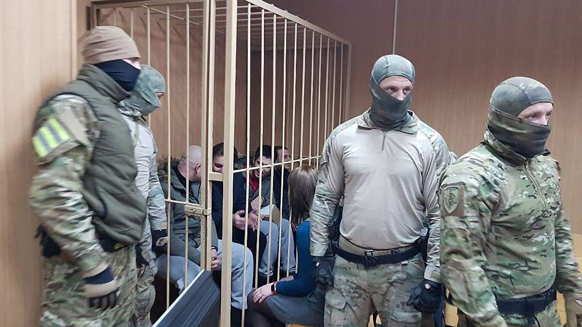 Суд Москви залишив під арештом усіх полонених українських моряків Суд Москви залишив під арештом усіх полонених українських моряків