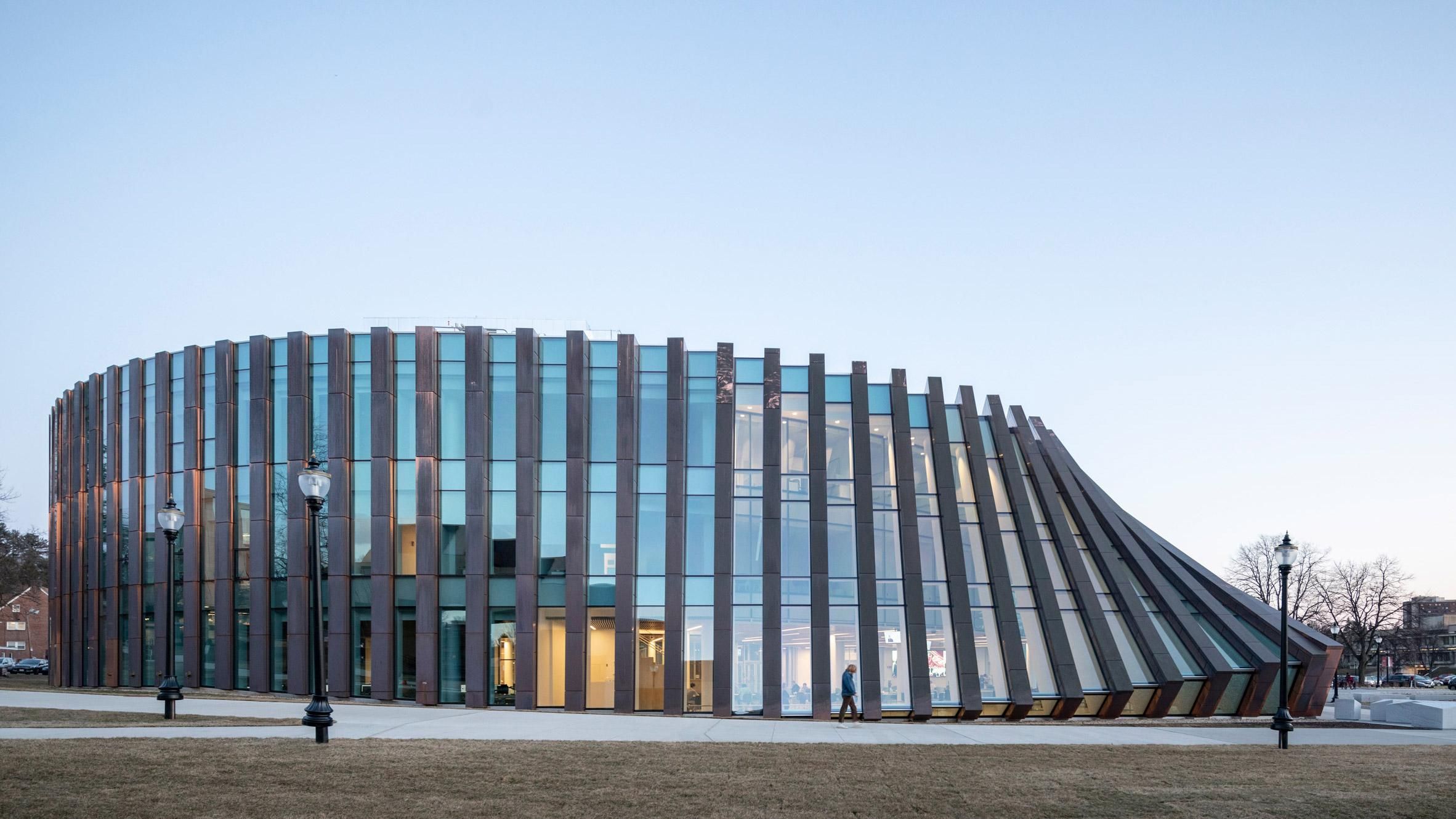 З ефектом доміно: чим вражає будівля університету в США – ефектні фото З ефектом доміно: чим вражає будівля університету в США – ефектні фото