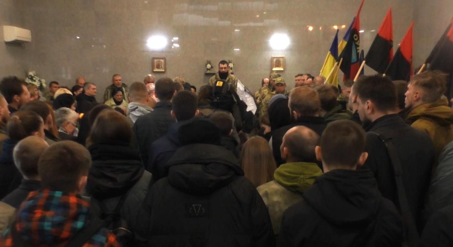 Постійно рвався на війну: в Маріуполі попрощалися з 20-річним бійцем-парамедиком "Смурфиком" Постійно рвався на війну: в Маріуполі попрощалися з 20-річним бійцем-парамедиком "Смурфиком"