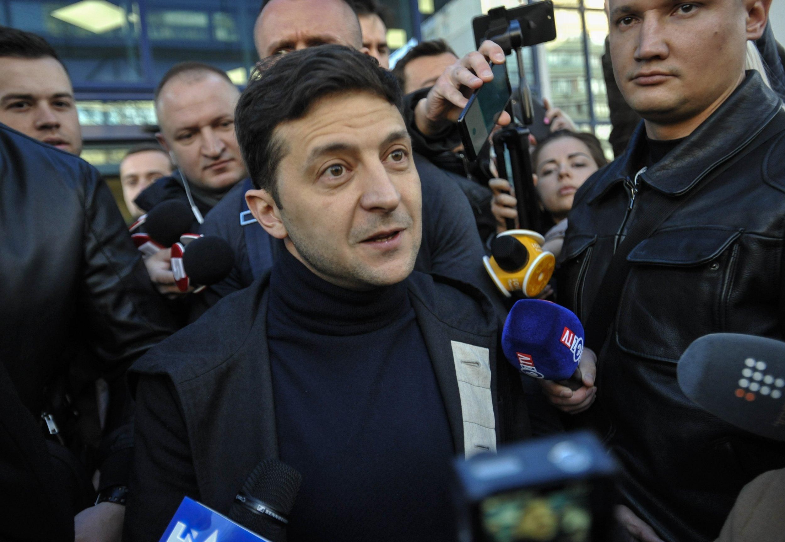 Зеленский рассказал, как часто летает к Коломойскому и общается с ним Зеленский рассказал, как часто летает к Коломойскому и общается с ним