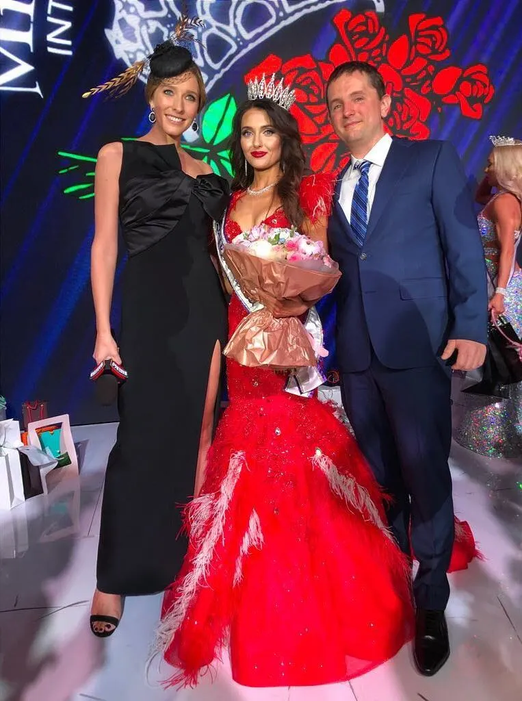 Невістка Михайла Поплавського Аліна Поплавська Невістка Михайла Поплавського Аліна Поплавська