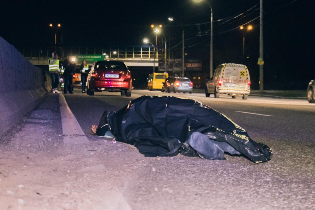 У Києві чоловік загинув під колесами Chevrolet: фото, відео