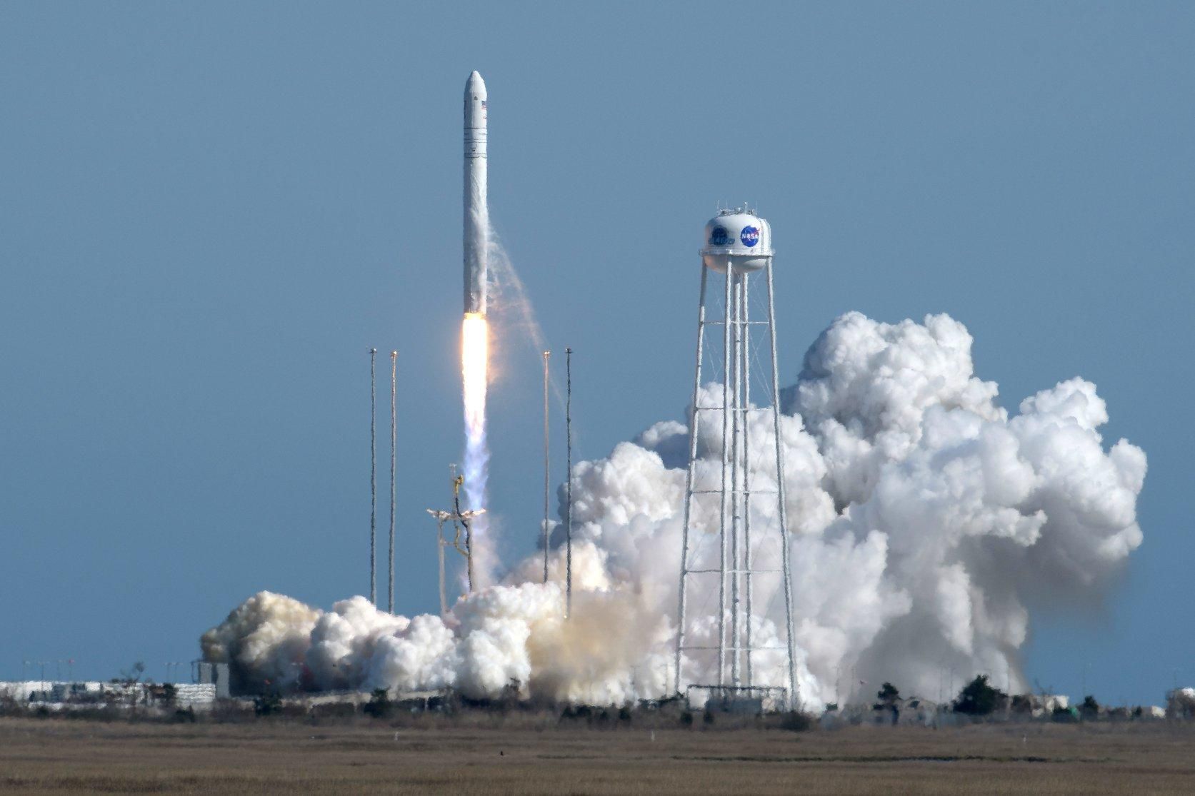 NASA запустило ракету с украинскими компонентами: фото и видео NASA запустило ракету с украинскими компонентами: фото и видео