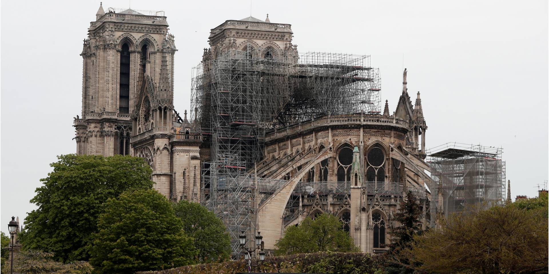 Перед обгоревшим собором Парижской Богоматери построят деревянный храм: для чего