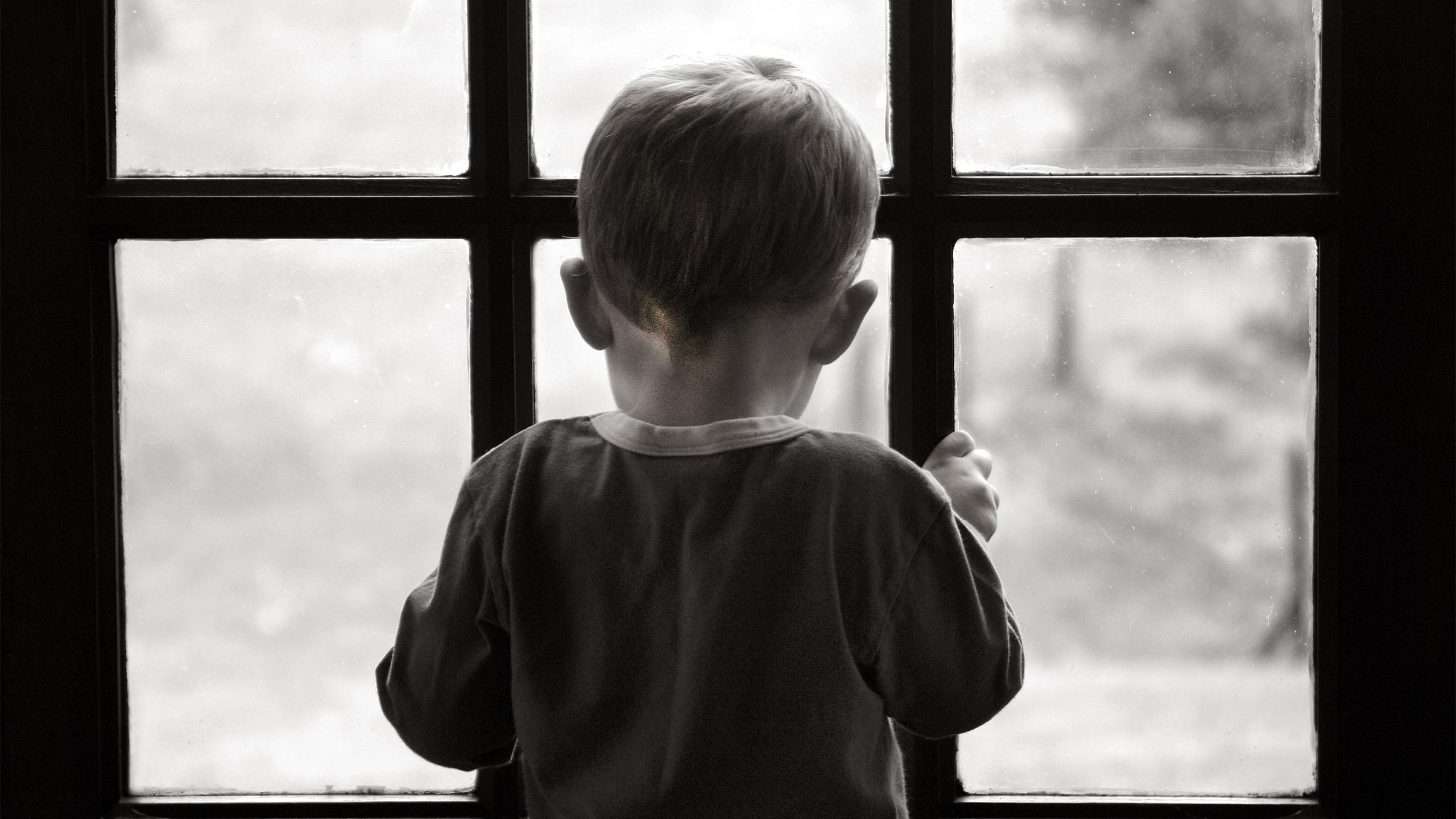 В Киеве с шестого этажа выпала двухлетняя девочка: фото