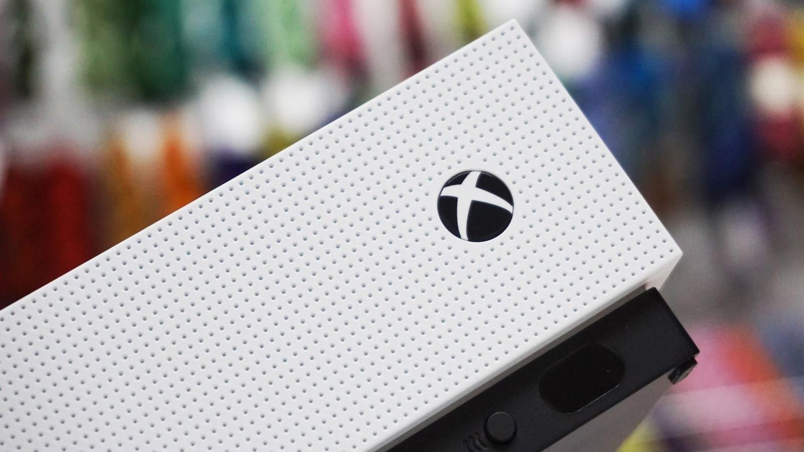 Как создавали приставку Xbox One S All-Digital: смешное видео Как создавали приставку Xbox One S All-Digital: смешное видео