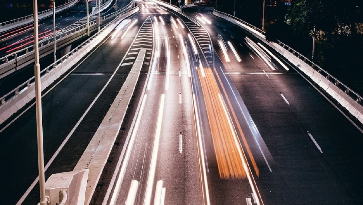 В Украине реализуют проект "умных" дорог на базе 5G В Украине реализуют проект "умных" дорог на базе 5G