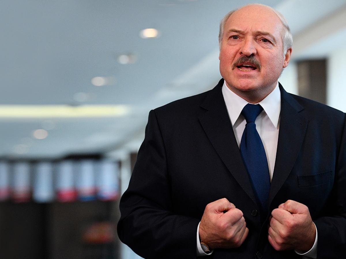 Лукашенко пригрозил проклятием потенциальным захватчикам Беларуси, но потом передумал