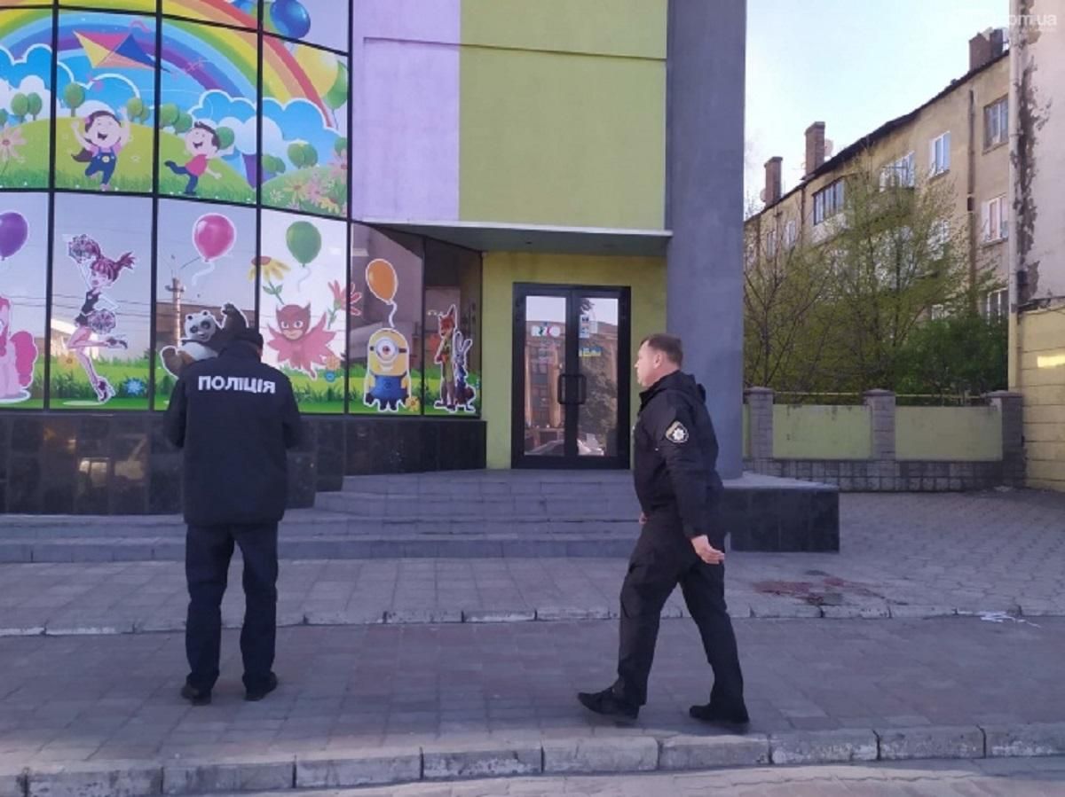 Звуки пострілів і крики про допомогу: у мережі оприлюднили відео стрілянини у Кам’янському Звуки пострілів і крики про допомогу: у мережі оприлюднили відео стрілянини у Кам’янському