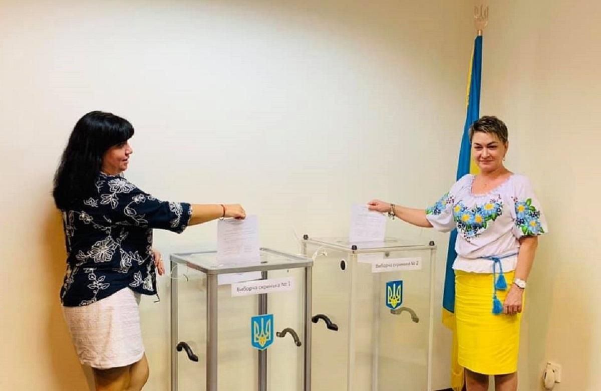 Решающий день: какие участки за рубежом открылись первыми Решающий день: какие участки за рубежом открылись первыми