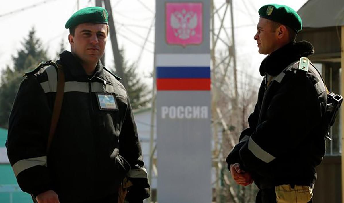 Окупанти розпитують українців щодо виборів на адмінмежі з Кримом Окупанти розпитують українців щодо виборів на адмінмежі з Кримом