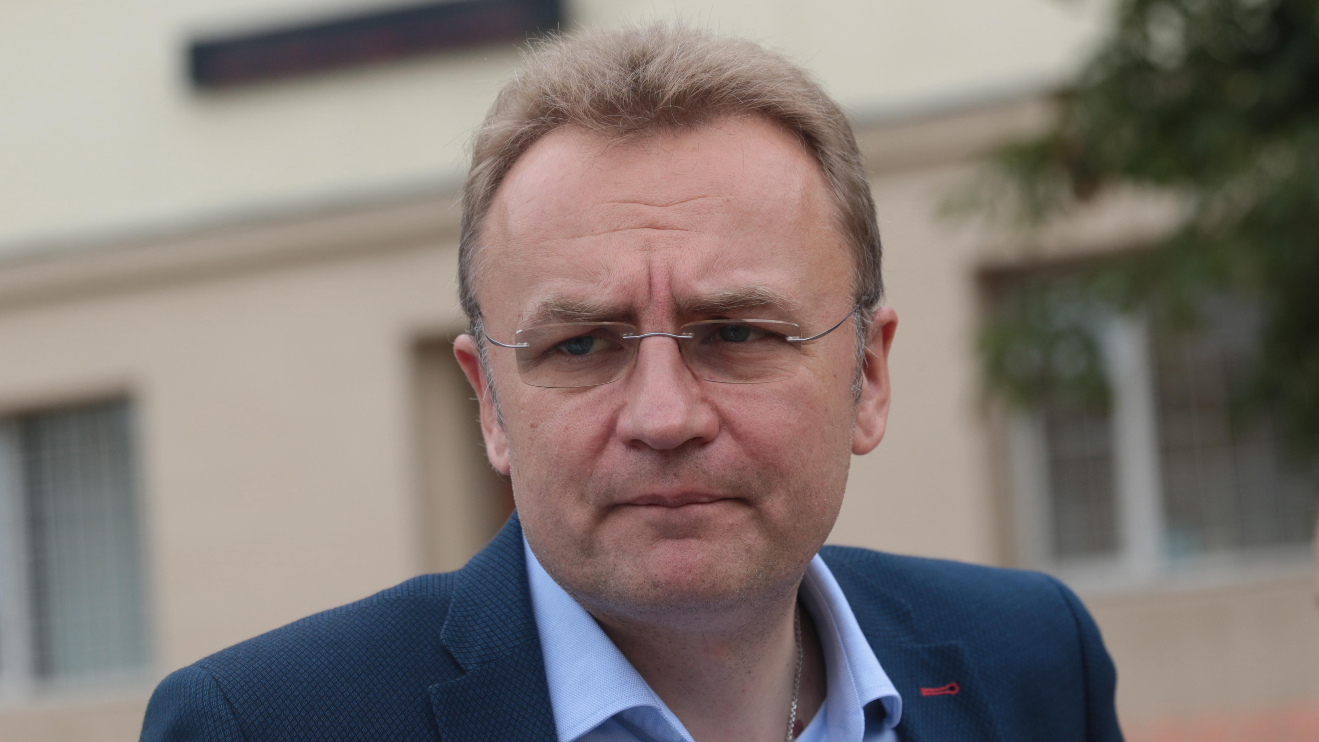 Треба прибрати усе це політичне сміття, – Садовий про перші результати виборів президента Треба прибрати усе це політичне сміття, – Садовий про перші результати виборів президента