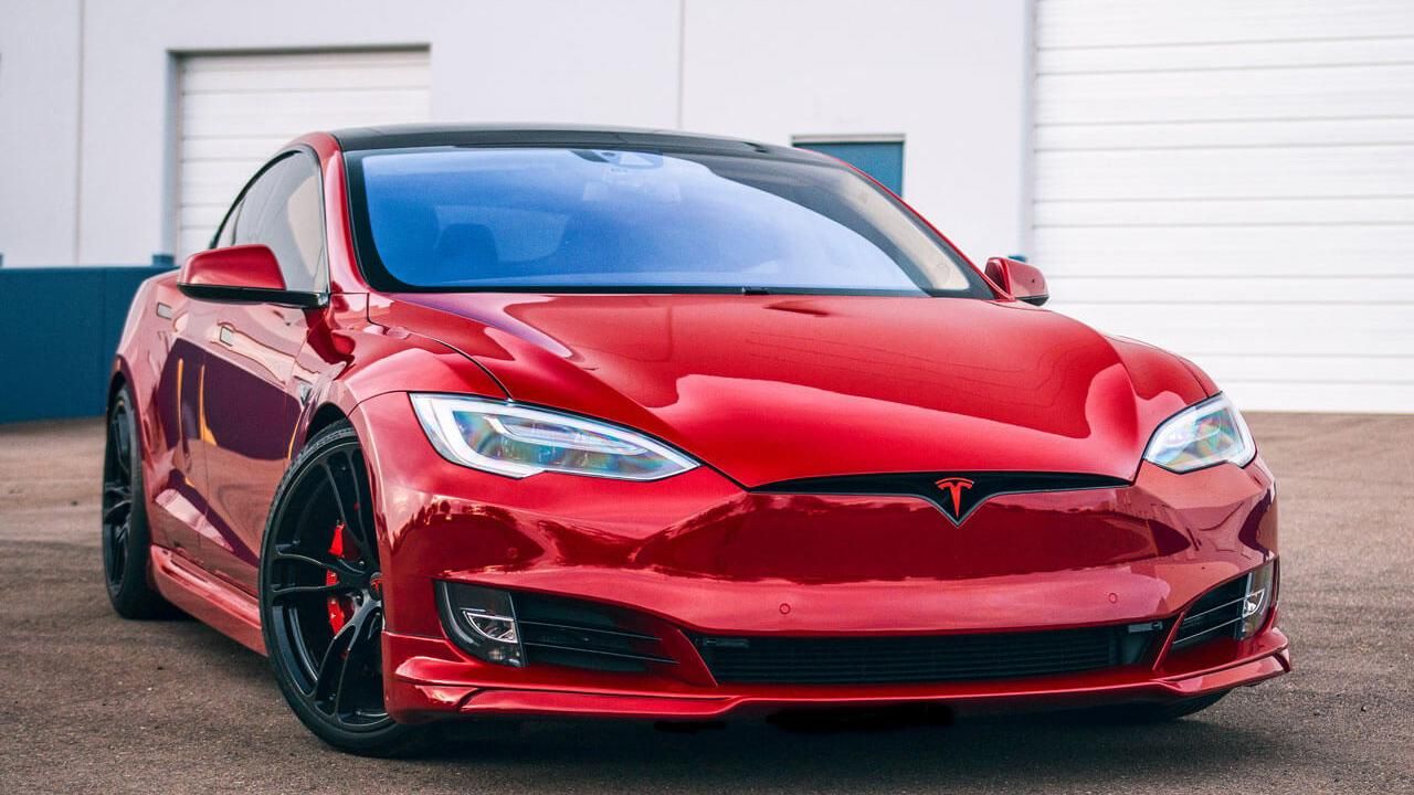 Tesla Model S взорвалась на одной из парковок Шанхая Tesla Model S взорвалась на одной из парковок Шанхая