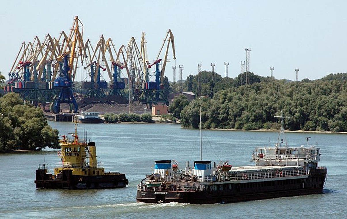 Корупційні схеми в українських портах: які астрономічні зарплати отримують посадовці