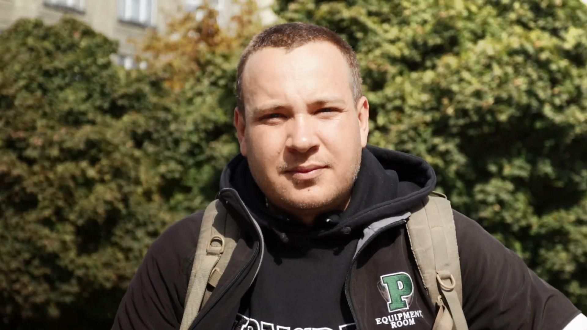 Відрізаним пальцем змусили писати "Слава Україні", – волонтер про катування в окупантів