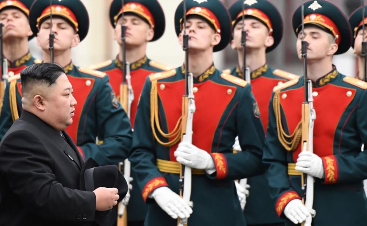 Ким Чен Ын в России: легендарный бронепоезд, эксклюзивный лимузин и невероятно шустрые охранники