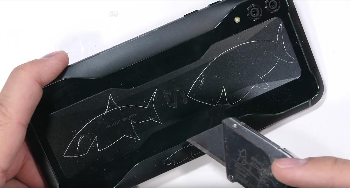 Живучий: ігровий смартфон Xiaomi Black Shark 2 пройшов тест на міцність Живучий: ігровий смартфон Xiaomi Black Shark 2 пройшов тест на міцність