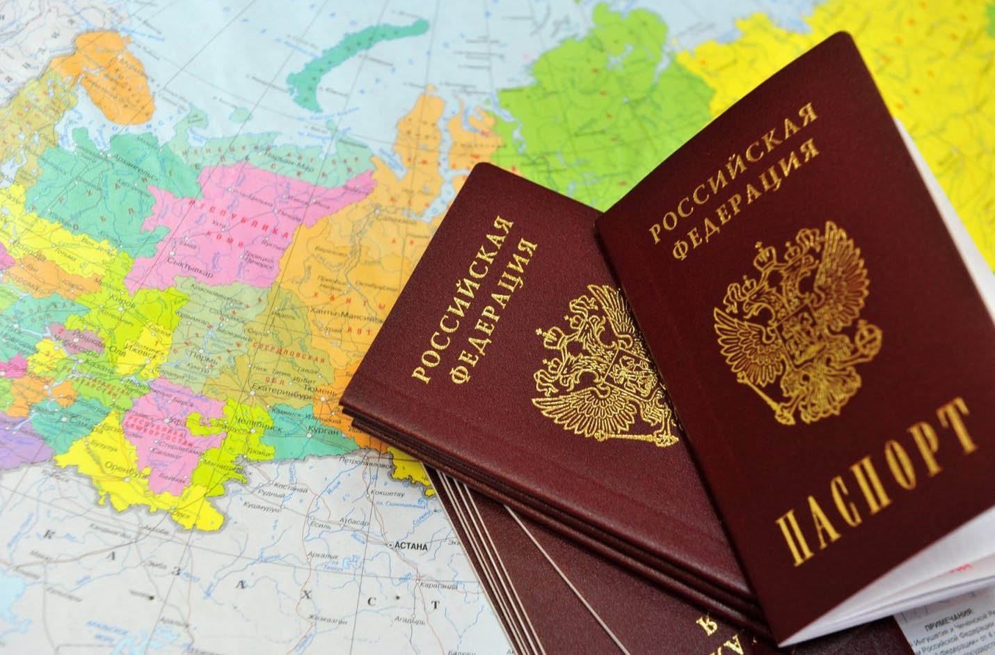 Як швидко можуть роздати російські паспорти на Донбасі і які наслідки матиме цей процес