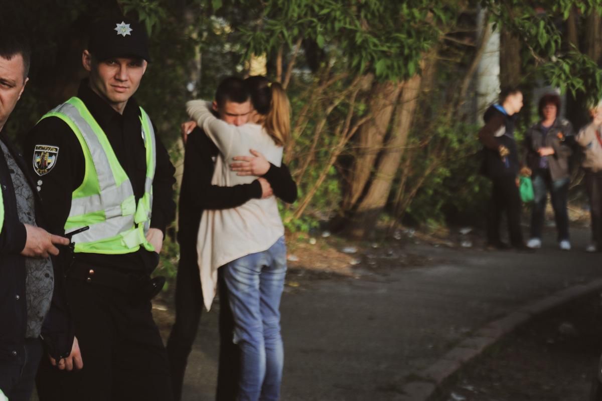 У Києві водій Nissan збив 11-ти річну дівчинку: фото, відео У Києві водій Nissan збив 11-ти річну дівчинку: фото, відео