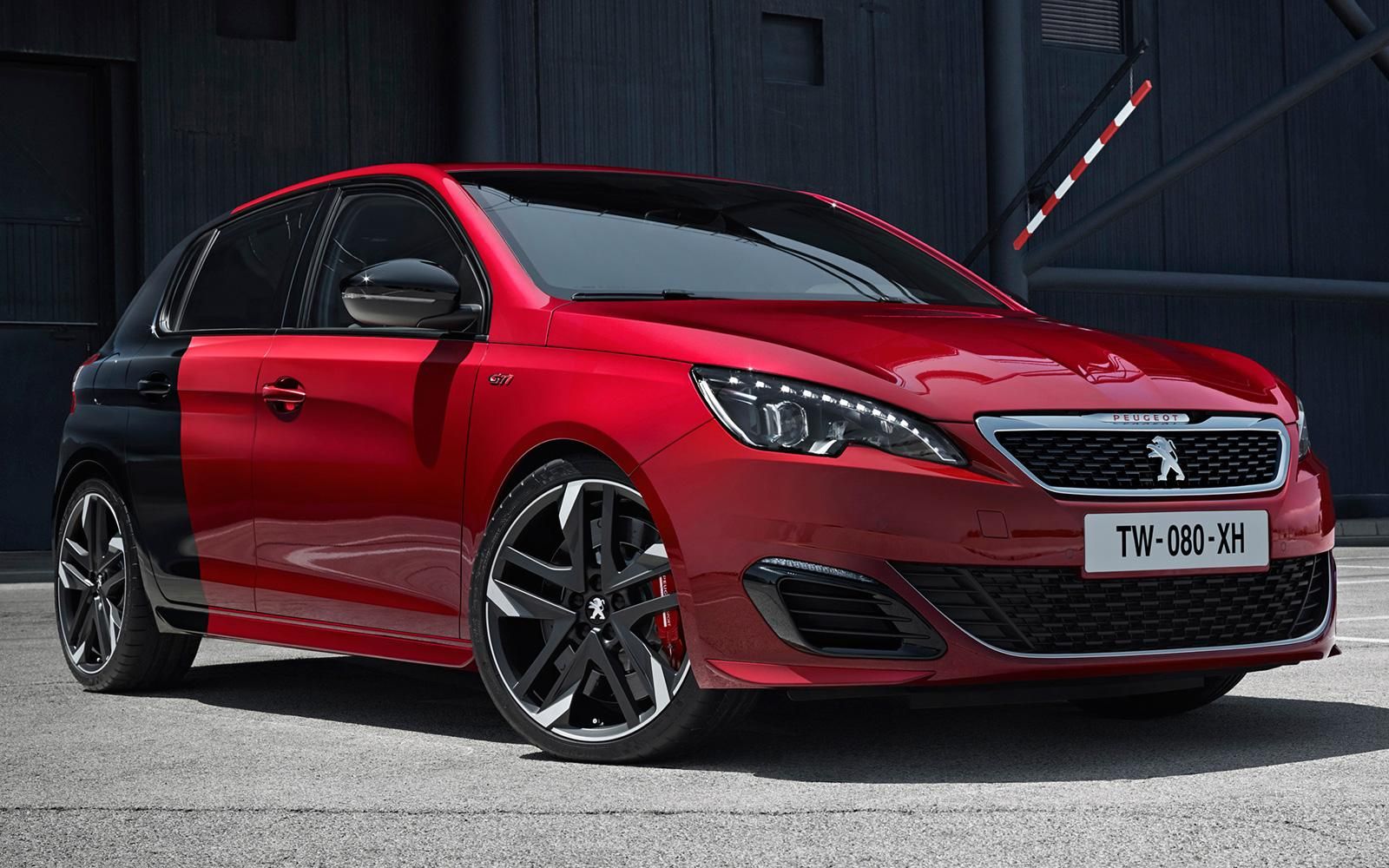 Рестайлинг-маскировка: Peugeot 308 обновился и стал безопаснее