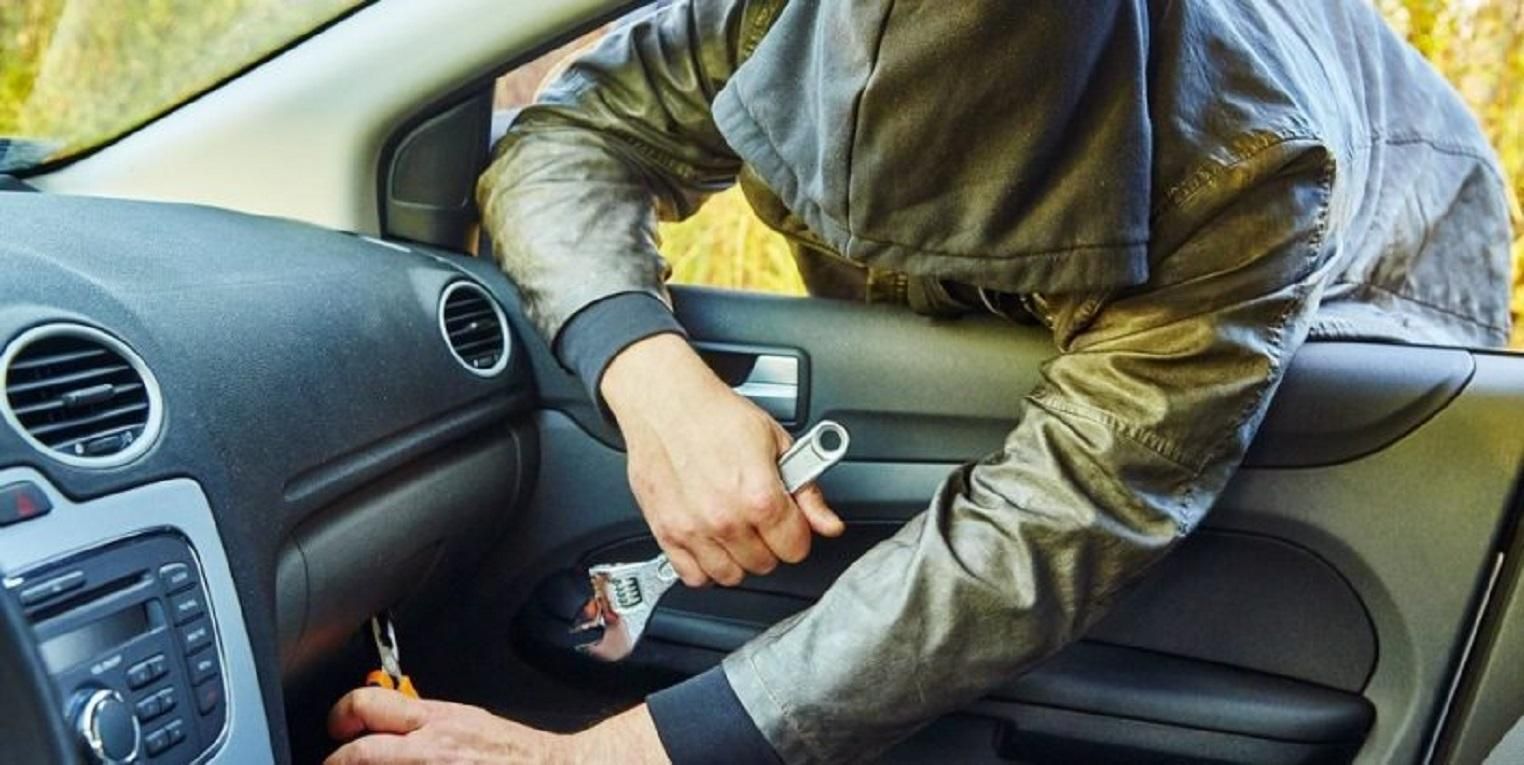 Крадіжка майже на мільйон: на Одещині іноземець пограбував авто необачної бізнесвумен Крадіжка майже на мільйон: на Одещині іноземець пограбував авто необачної бізнесвумен