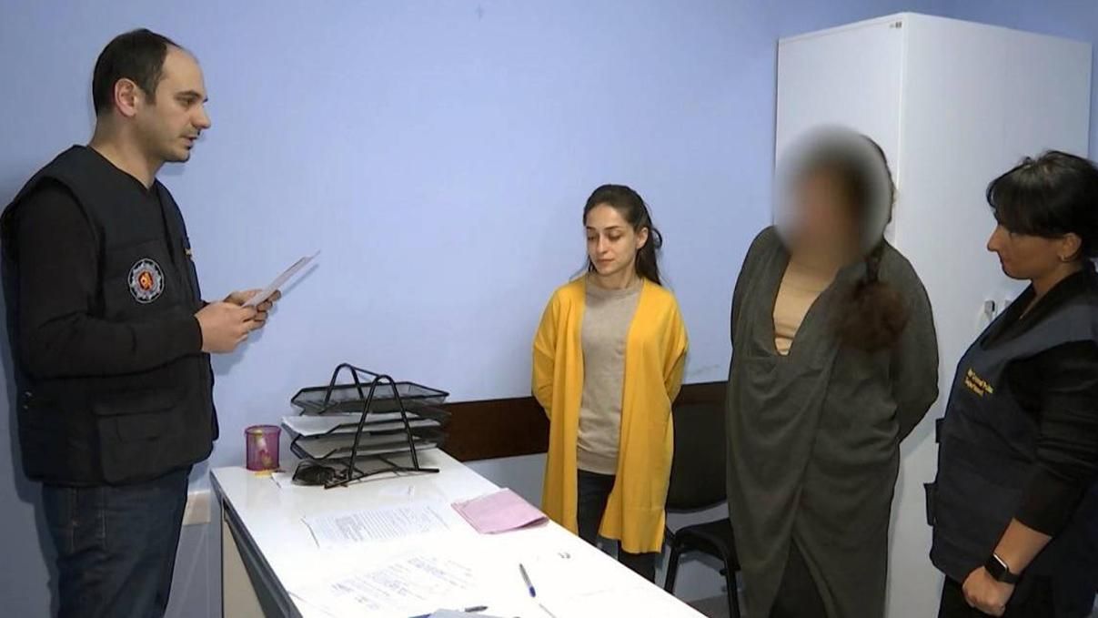 Українку з 10 дітьми затримали у Грузії: її підозрюють у торгівлі неповнолітніми