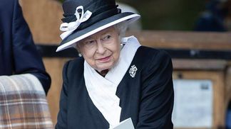 Вся в чорному: Єлизавета ІІ здивувала незвичним образом