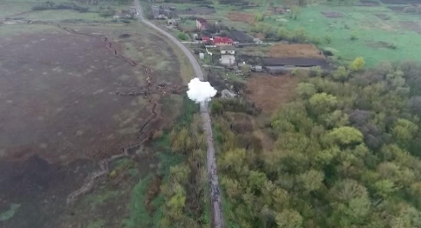 Украинские бойцы уничтожили укрепления боевиков на Донбассе: мощное видео Украинские бойцы уничтожили укрепления боевиков на Донбассе: мощное видео