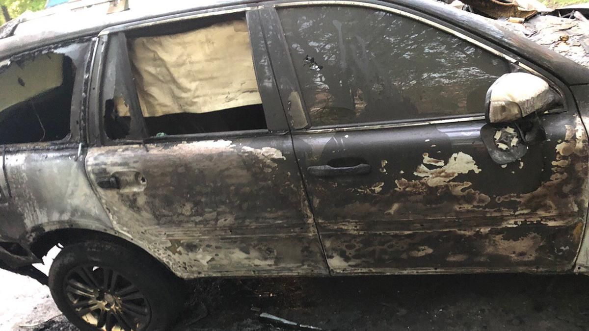 В Днепре сожгли авто журналиста: фото
