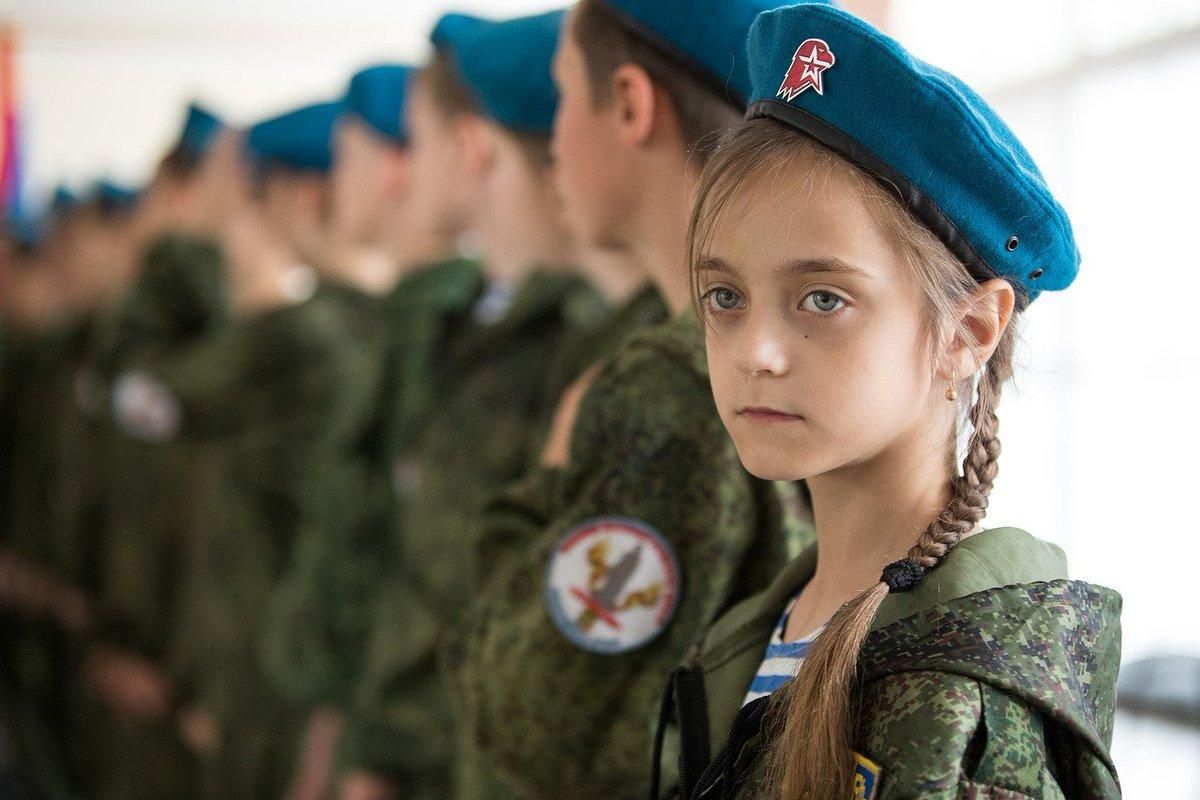 Як в Криму російська влада привчає дітей до війни