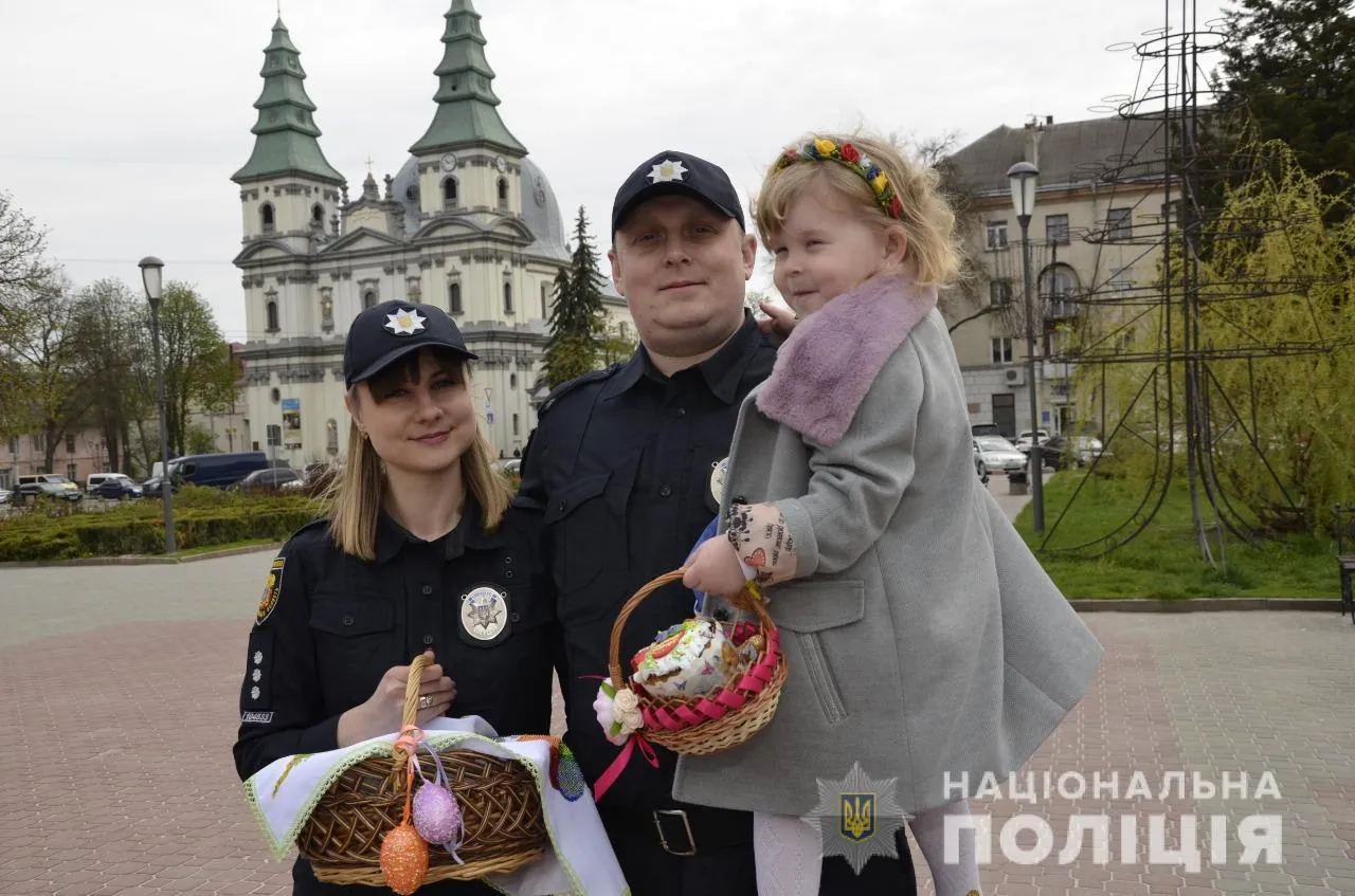 Поліція Великдень