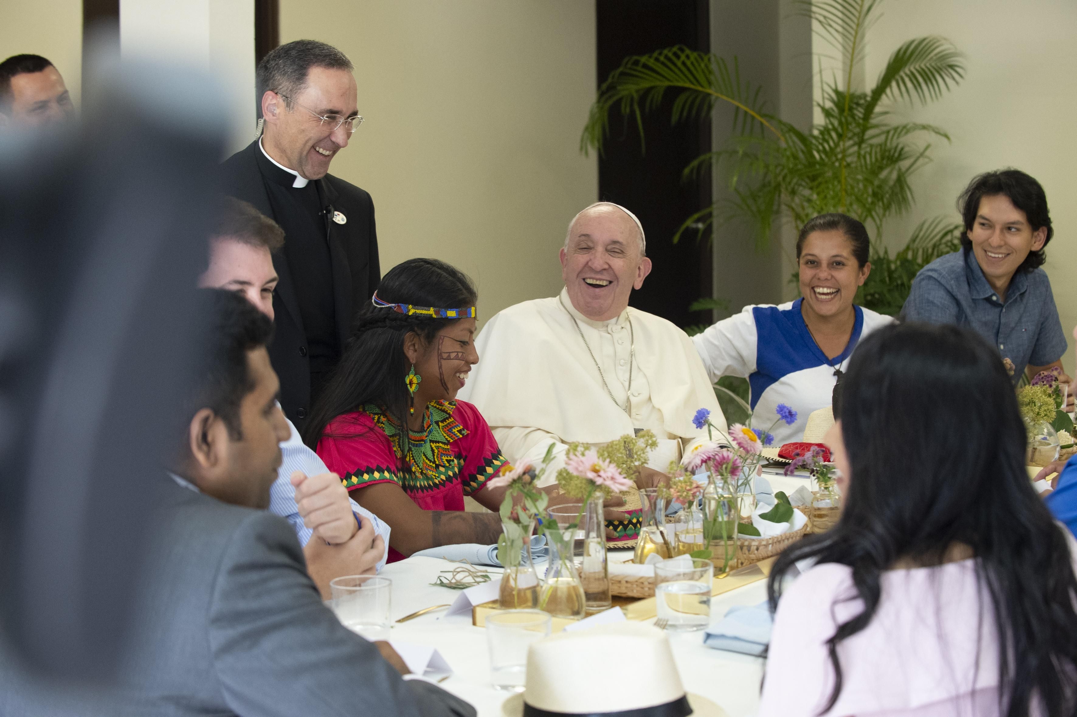 Папа Римский Франциск поздравил православных христиан с Пасхой Папа Римский Франциск поздравил православных христиан с Пасхой