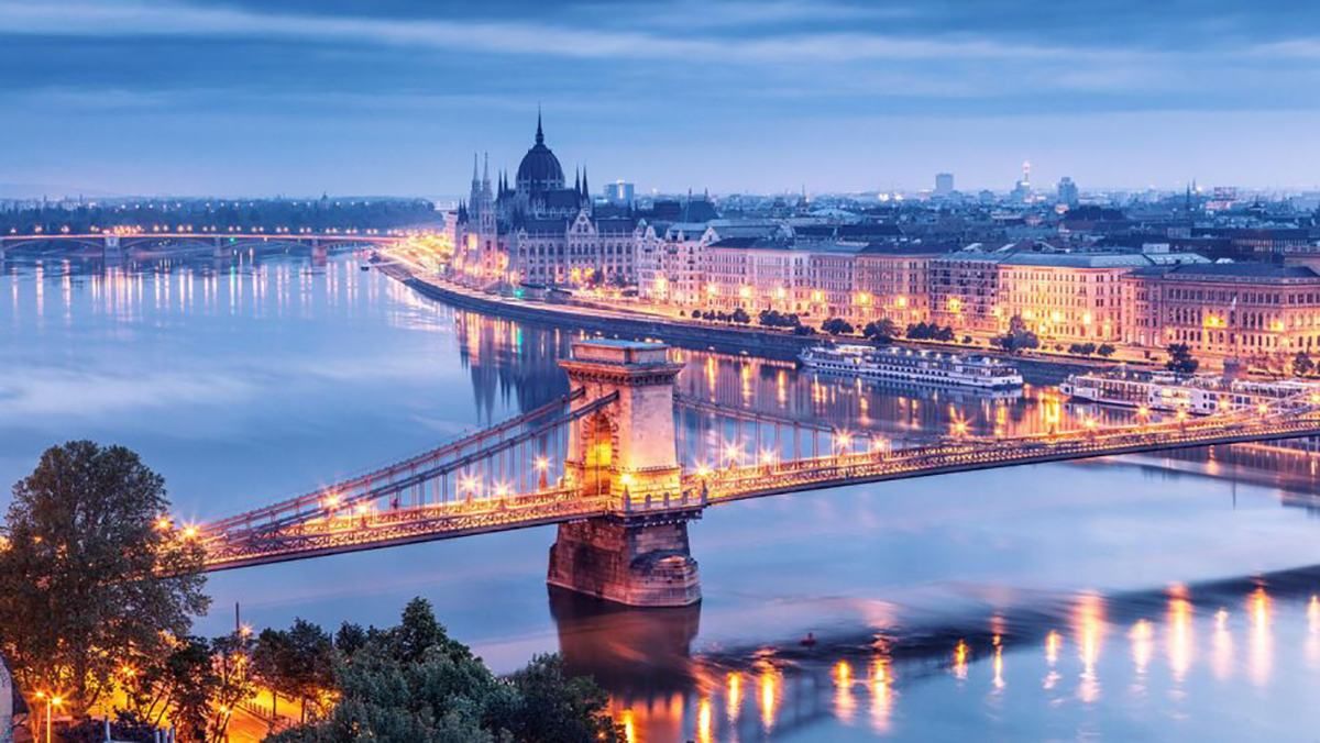 Будапешт закрывает небо для ночных полетов