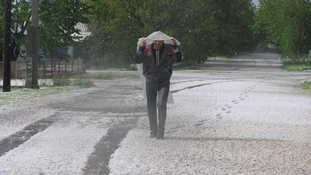 На Пасху в Карпатах выпал снег, а на Житомирщине – град: фото и видео