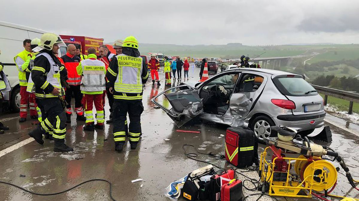 У Німеччині через град зіштовхнулися понад 50 автівок