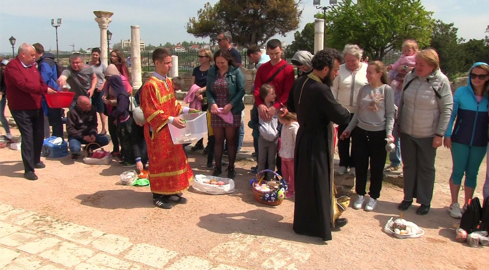 Окупанти у Севастополі на Великдень влаштували вірянам перевірку перед собором: фото