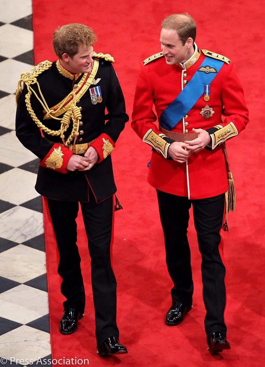 Принци Вільям та Гаррі на королівському весіллі