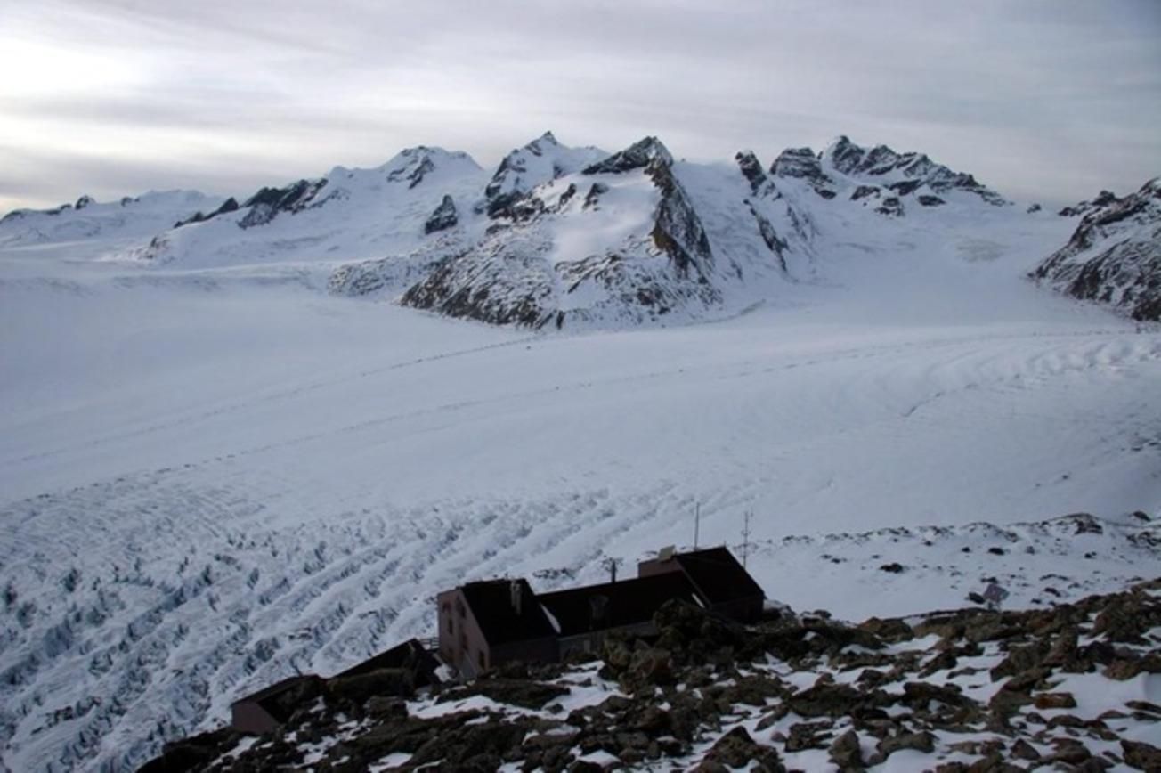 В Швейцарии снежный ком унес жизни четырех лыжников