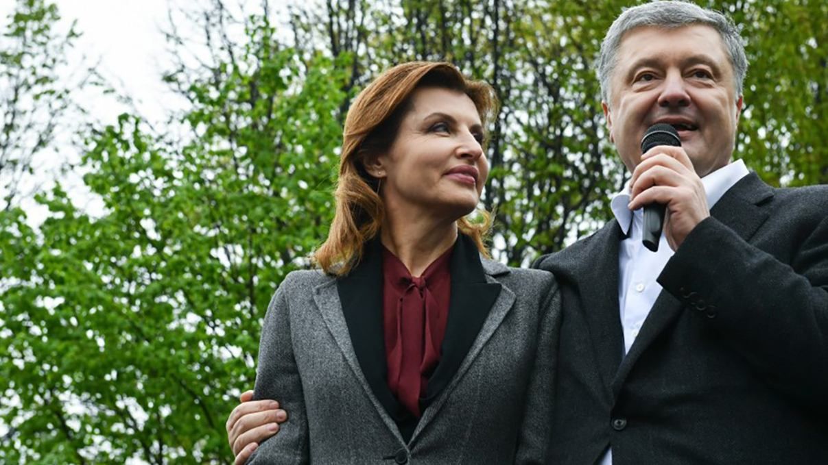 Порошенко приехал во Львов на поливальный понедельник: фото и видео Порошенко приехал во Львов на поливальный понедельник: фото и видео