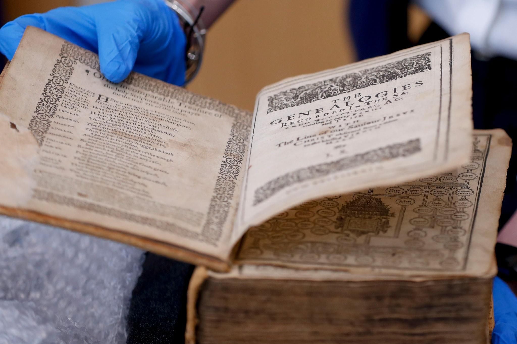У Нідерландах знайшли 400-річну Біблію, викрадену зі США
