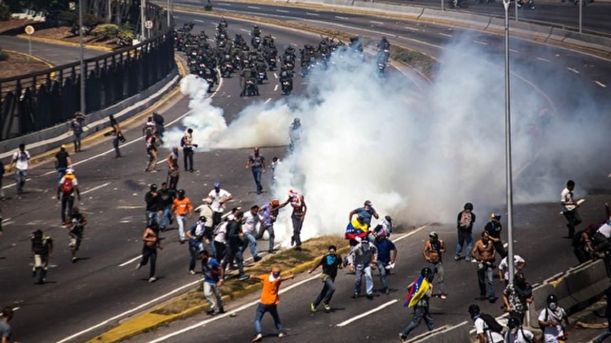 Венесуелу сколихнула нова хвиля масштабних протестів (відео) Венесуелу сколихнула нова хвиля масштабних протестів (відео)