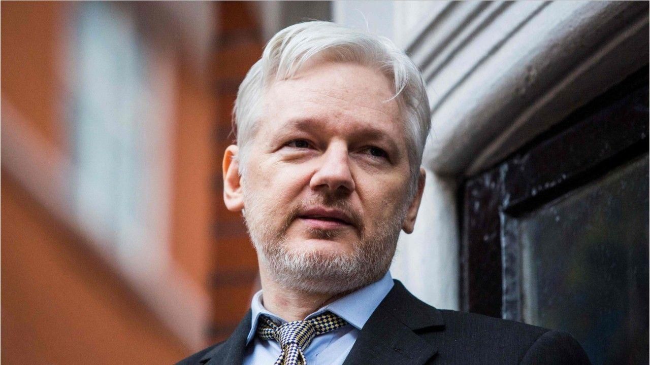 Засновника WikiLeaks Джуліана Ассанжа засудили до 50 тижнів в'язниці