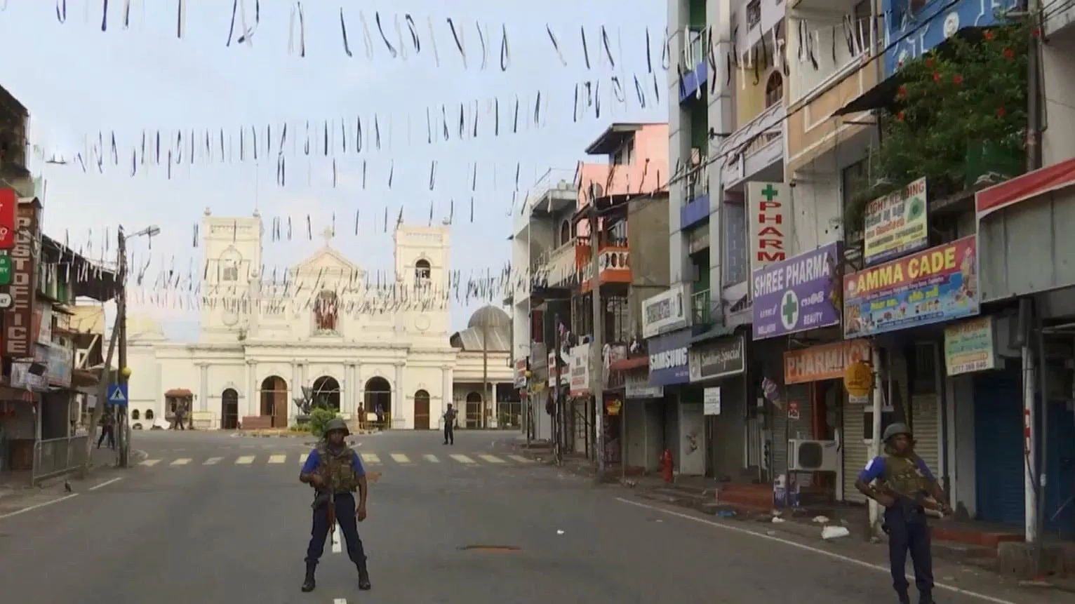 Шрі-Ланка потроху оговтується від терористичних нападів.