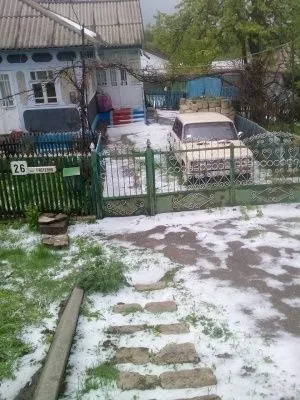 Україна сніг 1 травня Чернівецька область Сокиряни погода