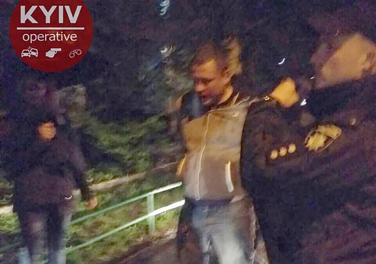 Пьяный водитель ранил полицейского в Киеве: фото 18+
