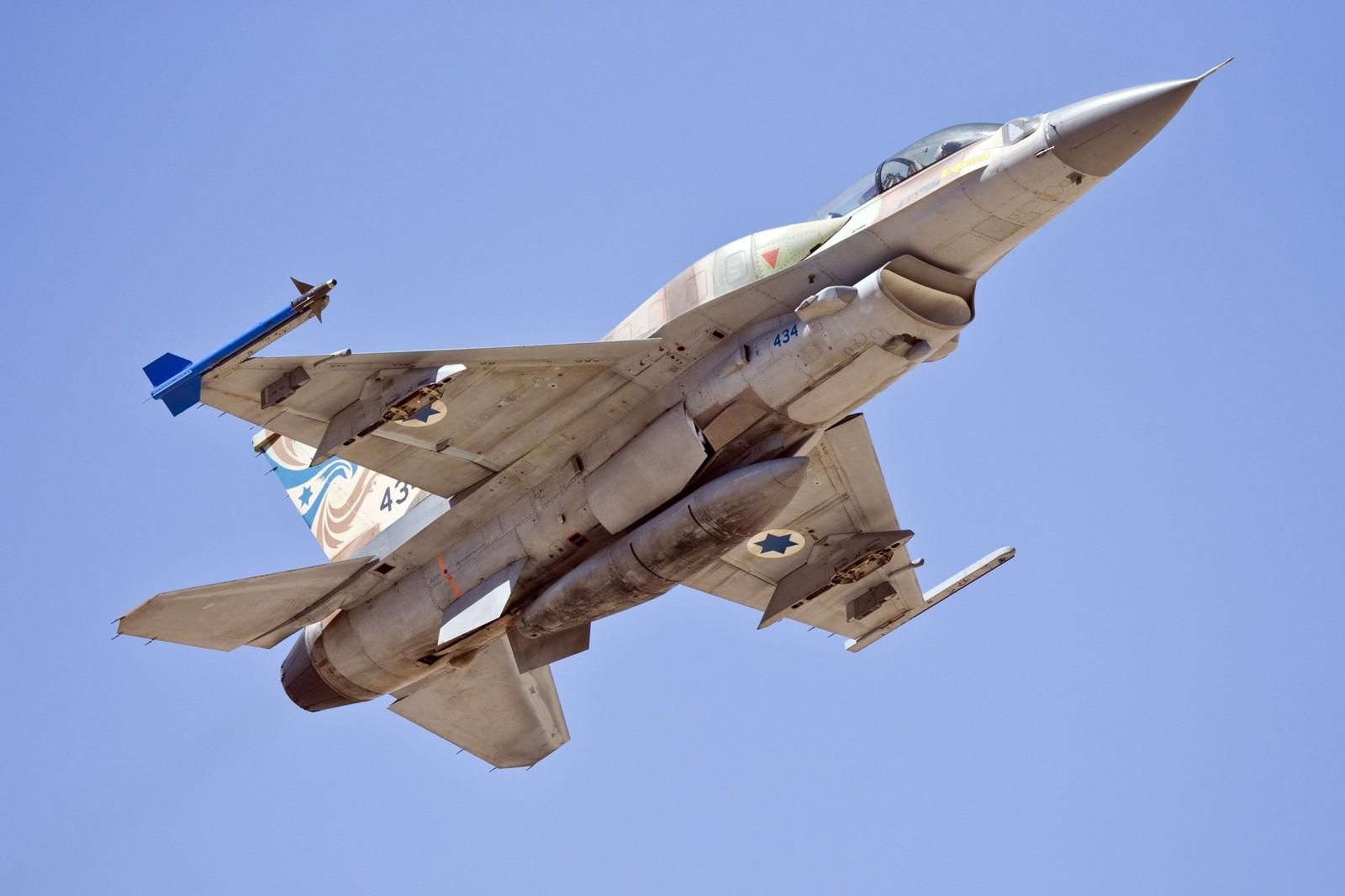 Израиль нанес авиаудары по целям ХАМАС