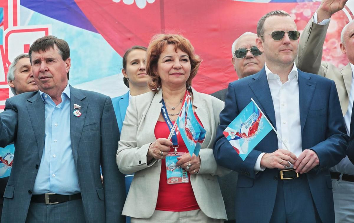 Матір дуету ANNA MARIA засвітилася на параді окупантів у Криму Матір дуету ANNA MARIA засвітилася на параді окупантів у Криму